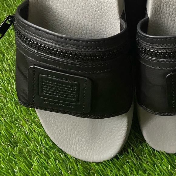 Coach Pocket Pool Slides, Black, 7, New - Picture 3 of 12